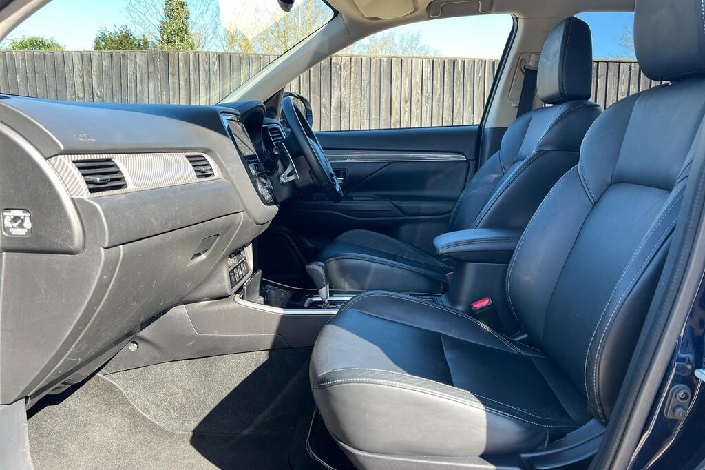 2019 MITSUBISHI Outlander 4