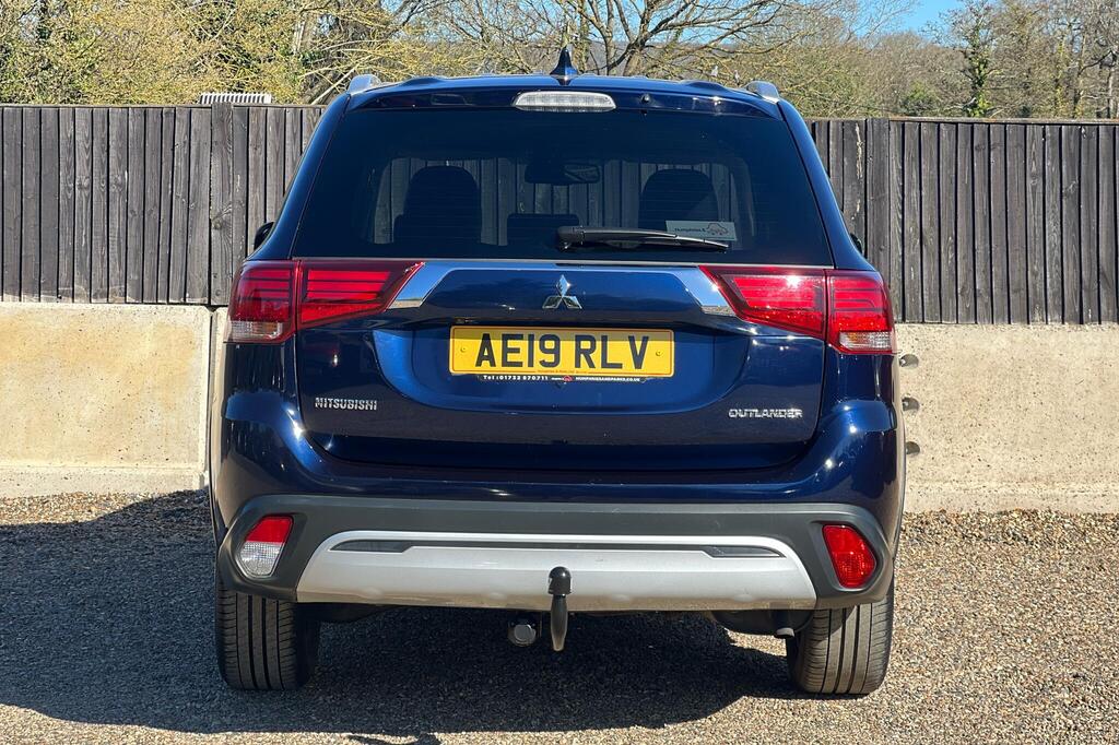 2019 MITSUBISHI Outlander 4