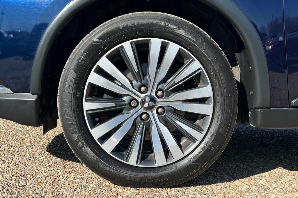 2019 MITSUBISHI Outlander 4