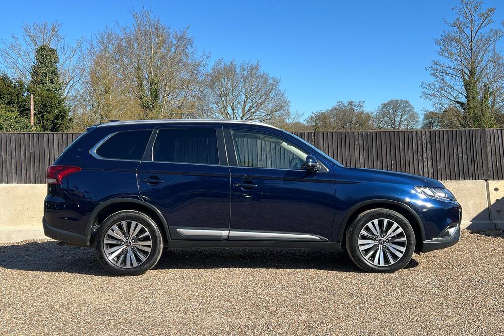 2019 MITSUBISHI Outlander 4