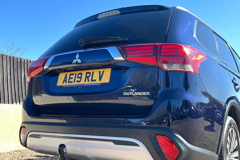 2019 MITSUBISHI Outlander 4