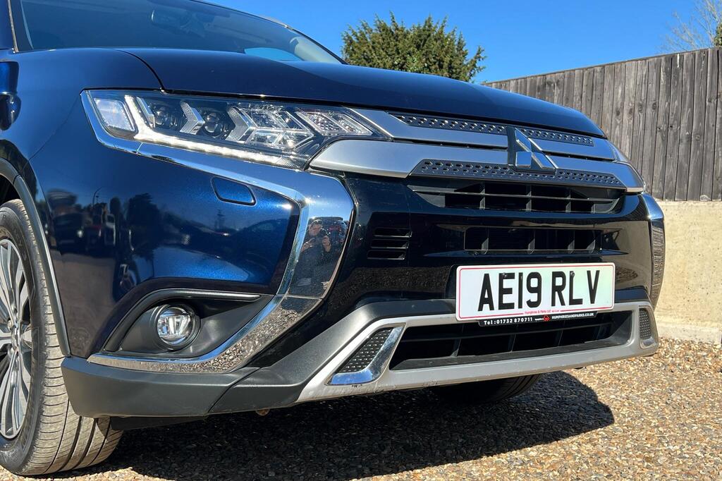 2019 MITSUBISHI Outlander 4